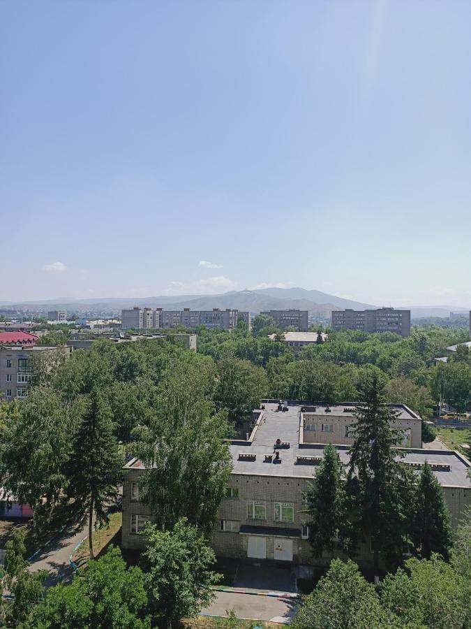 Apartnew In City Centr Ustʼ-Kamenogorsk Exteriör bild